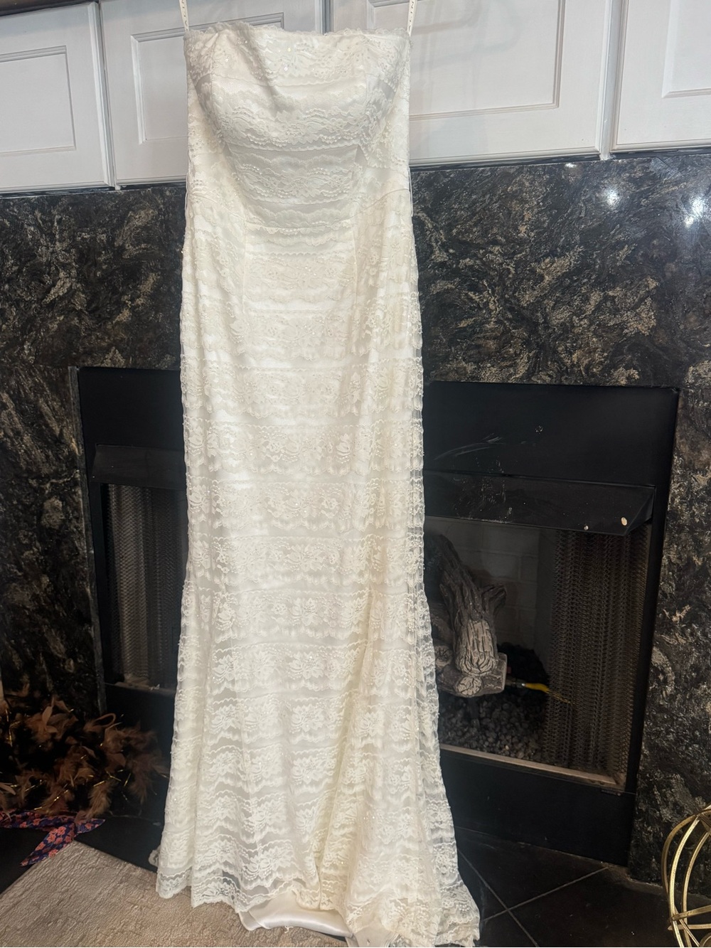 Elegant Strapless Ivory Lace Wedding Dress
